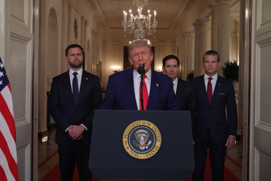 Trump e assessores