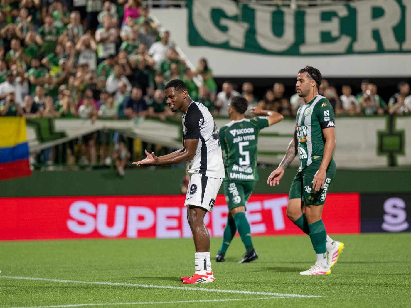 Em jogo de pouca emoção, Corinthians fica no 0 a 0 contra a Chapecoense