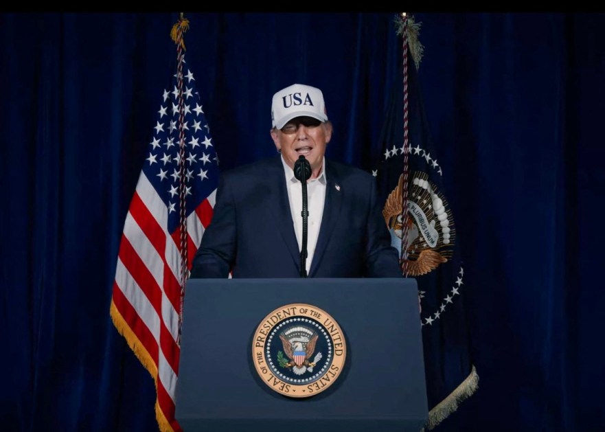 Esta captura de tela de um vídeo de oito minutos postado pelo presidente dos EUA, Donald Trump, em sua conta no X mostra Donald Trump fazendo uma declaração sobre os ataques dos Estados Unidos ao Irã, em 28 de fevereiro de 2026.