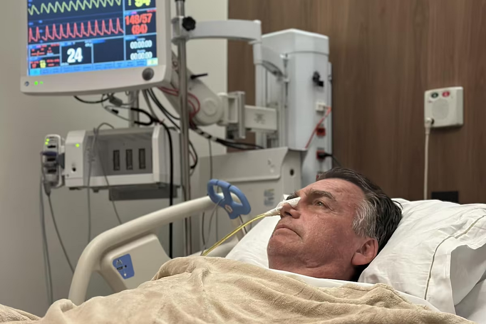 Bolsonaro está estável, mas ainda corre risco de vida, diz médico