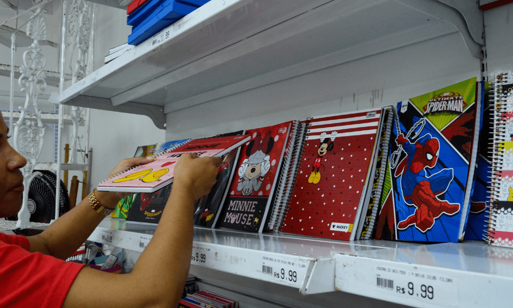 Guia definitivo de etiquetas para material escolar e uniformes