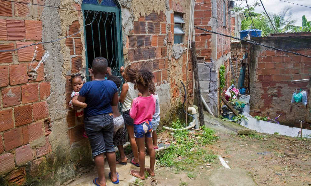 Falta de comida na mesa e insegurança viram cabos eleitorais na campanha