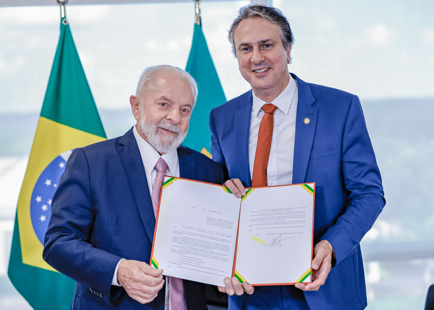 Lula volta atrás e garante que Camilo Santana vai ser candidato no Ceará: 'Não sei a que'