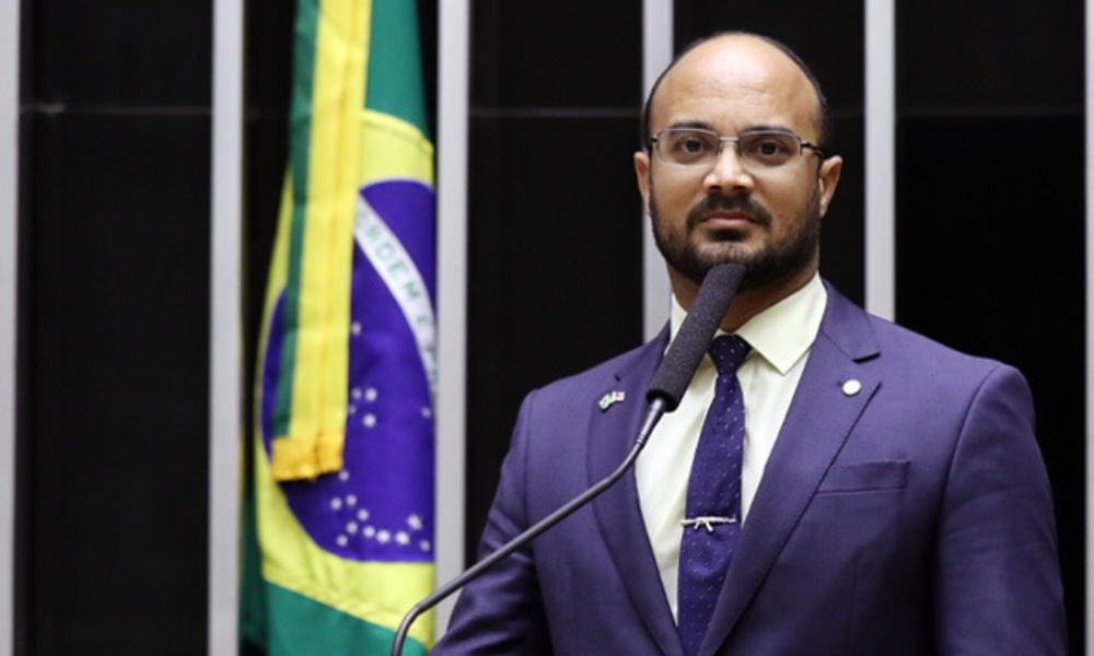 Deputado propõe lei para tirar policiais ameaçados de casa e dar moradia prioritária