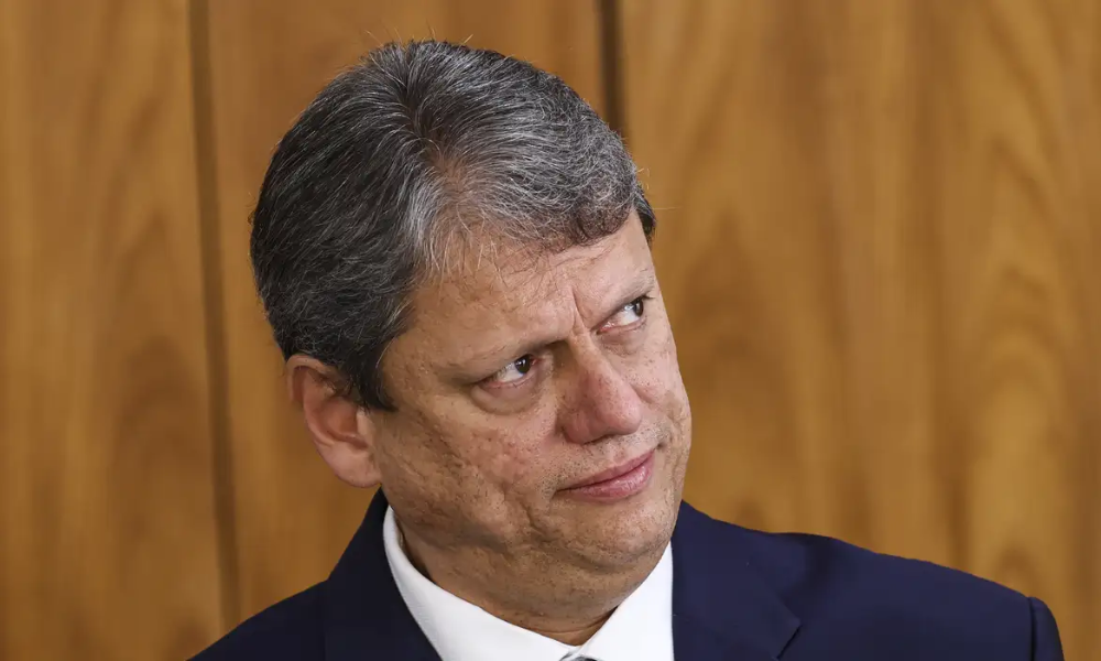 'Escala 6x1 está tomando um caminho de populismo que não deveria ter', diz Tarcísio