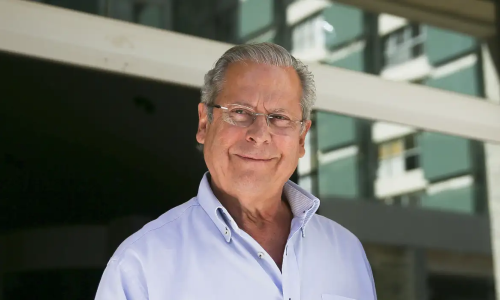3 Brasília O ex-ministro José Dirceu deixa o Fórum Professor Júlio Fabbrini Mirabete, do Tribunal de Justiça do DF.