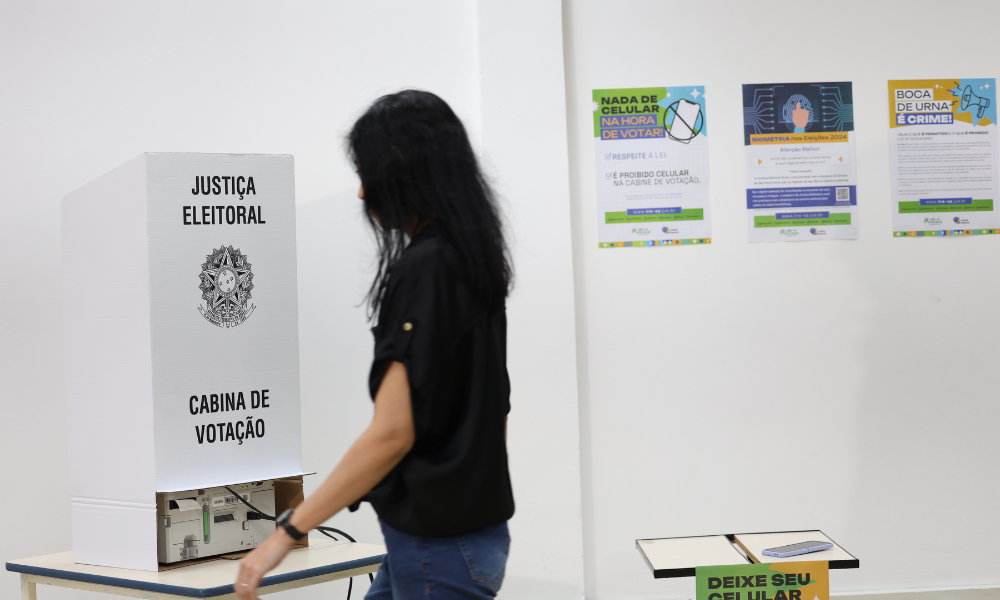 São Paulo (SP), 02/10/2024 - Simulação da eleição para demonstração do fluxo de votação, em uma seção eleitoral cenográfica, no Tribunal Regional Eleitoral de São Paulo - TRE-SP. Foto: Rovena Rosa/Agência Brasil