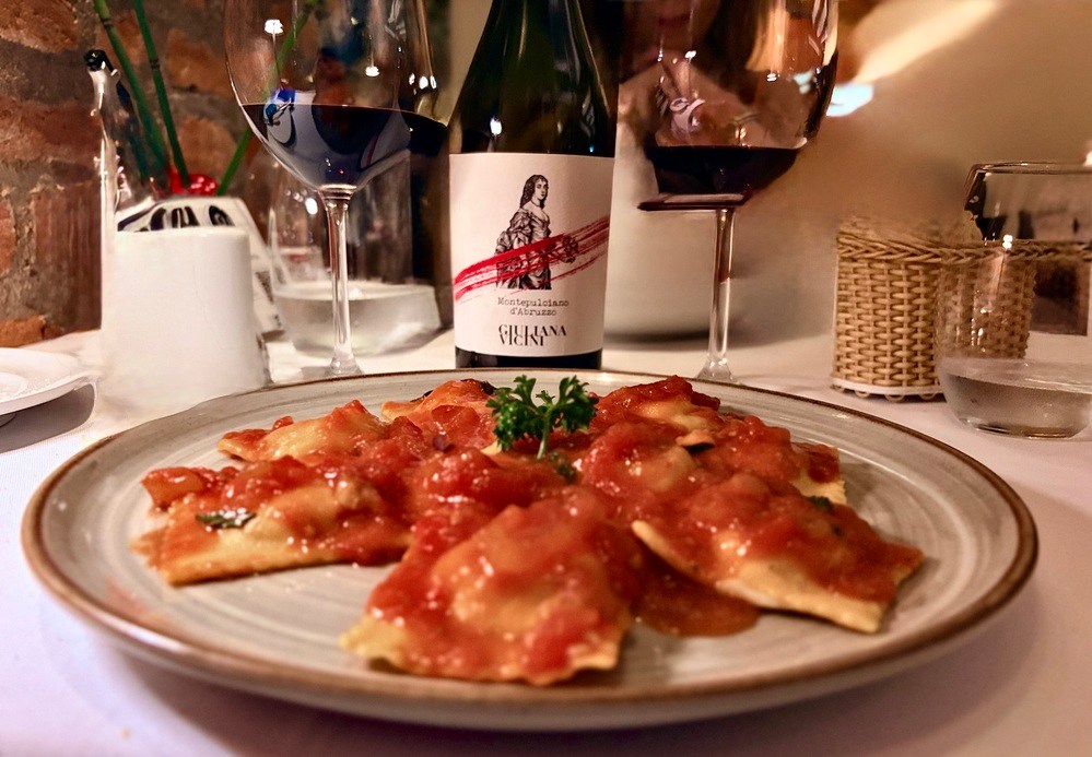 Molho à base de tomates e vinhos