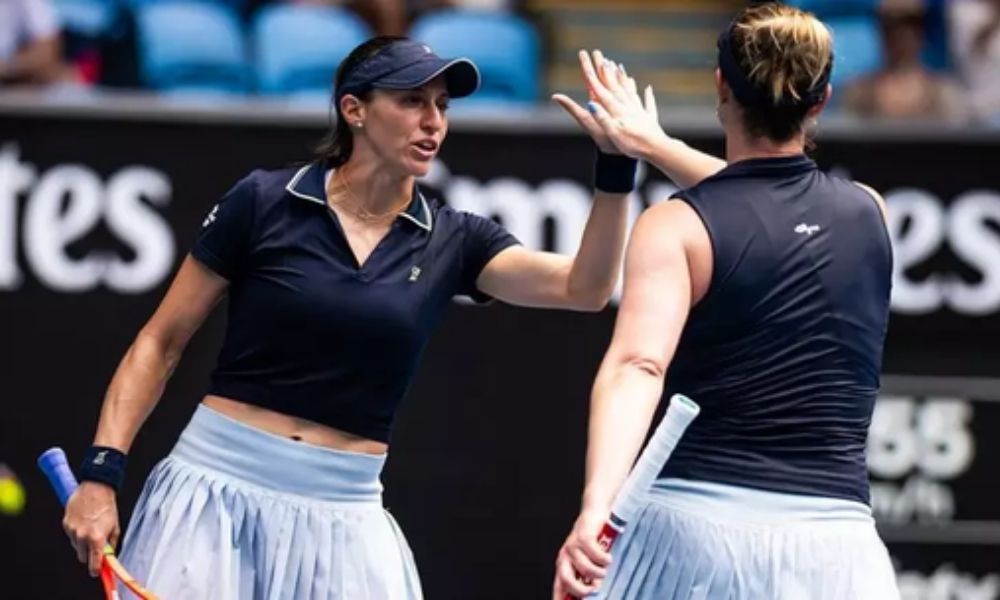 Luisa Stefani vai às oitavas de final nas duplas em Wimbledon