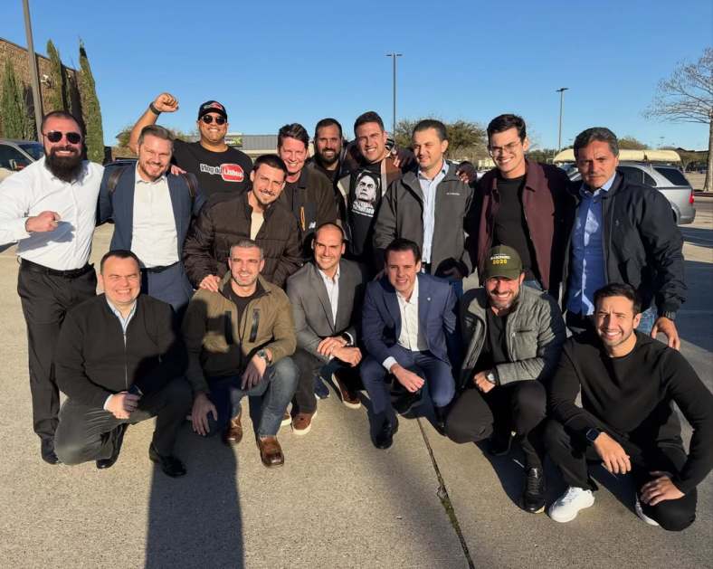 Eduardo Bolsonaro com aliados nos EUA