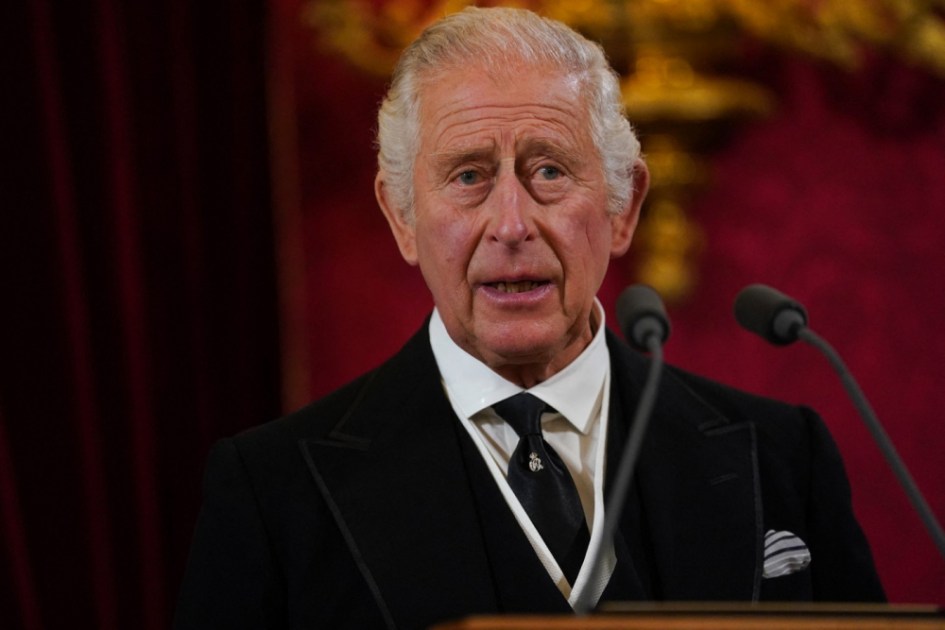 Charles III foi oficializado como novo rei na Inglaterra em cerimônia realizada neste sábado, 10