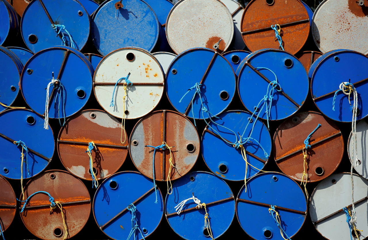 Petróleo dispara com incertezas sobre cessar-fogo e fluxo no Estreito de Ormuz
