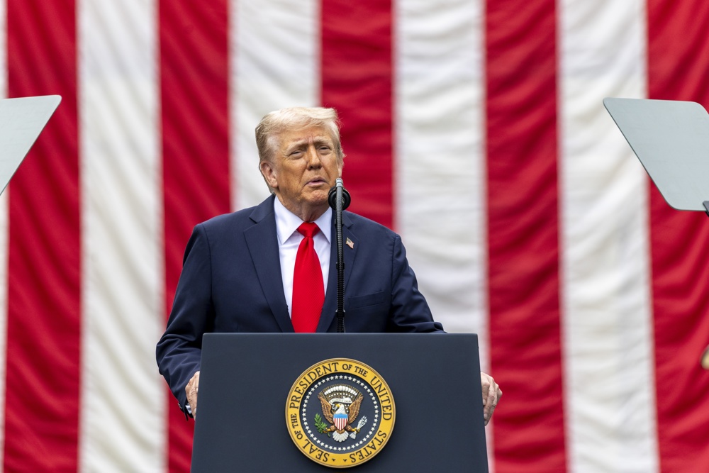 Trump pede prisão de governador de Illinois e prefeito de Chicago por não ‘proteger’ agentes do ICE