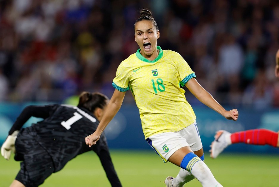 Gabi Portilho comemora