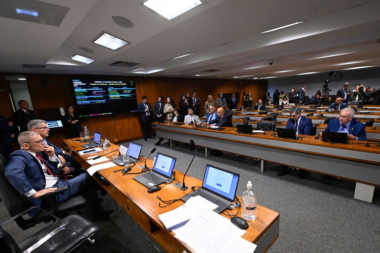 Senadores criticam trocas na CPI do Crime Organizado após rejeição de relatório