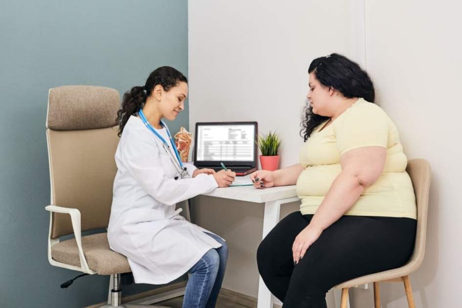 Paciente é atendida por médica