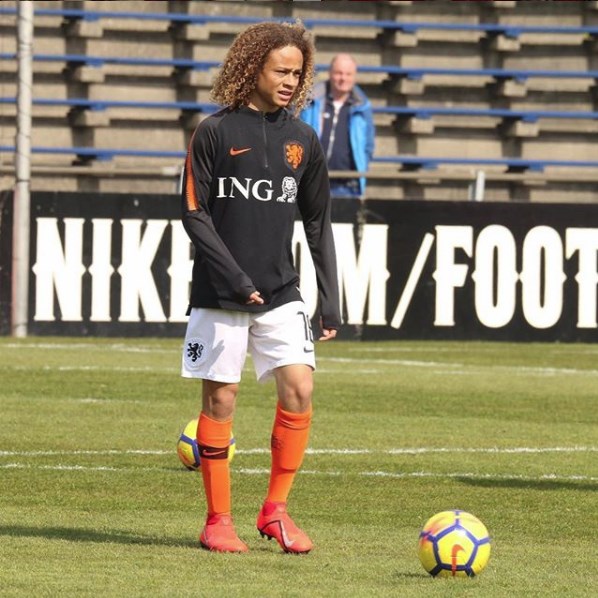 Xavi Simons sofre lesão no joelho e desfalca Holanda na Copa do Mundo