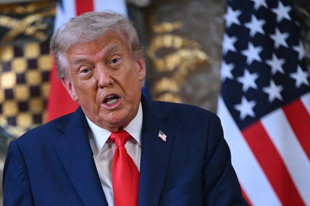 Trump volta a criticar democratas e alerta para demissões caso shutdown continue
