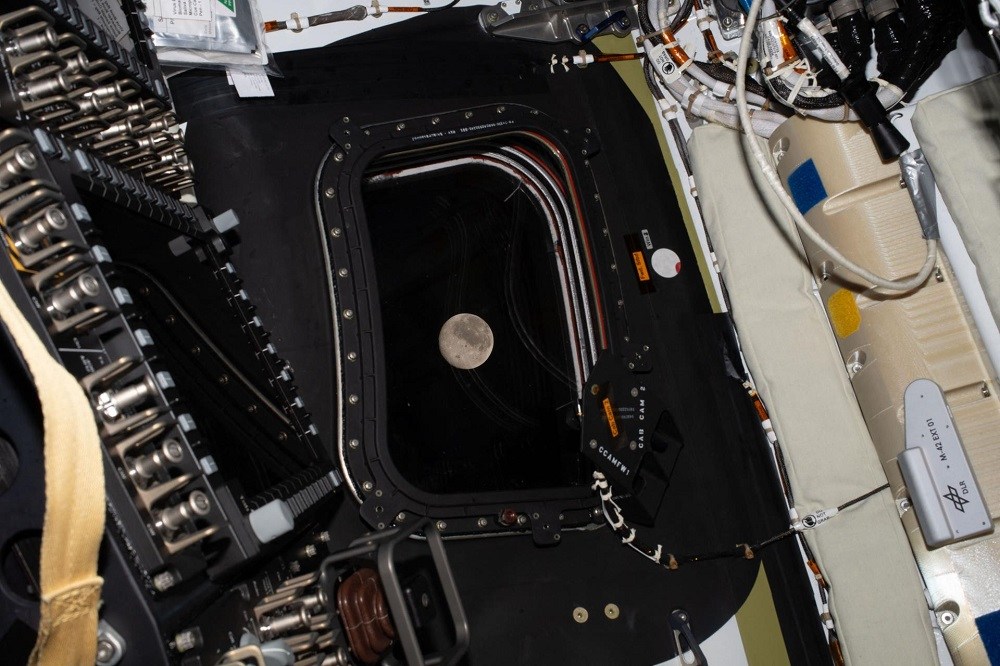 Astronautas da Artemis II batem recorde de distância da Terra