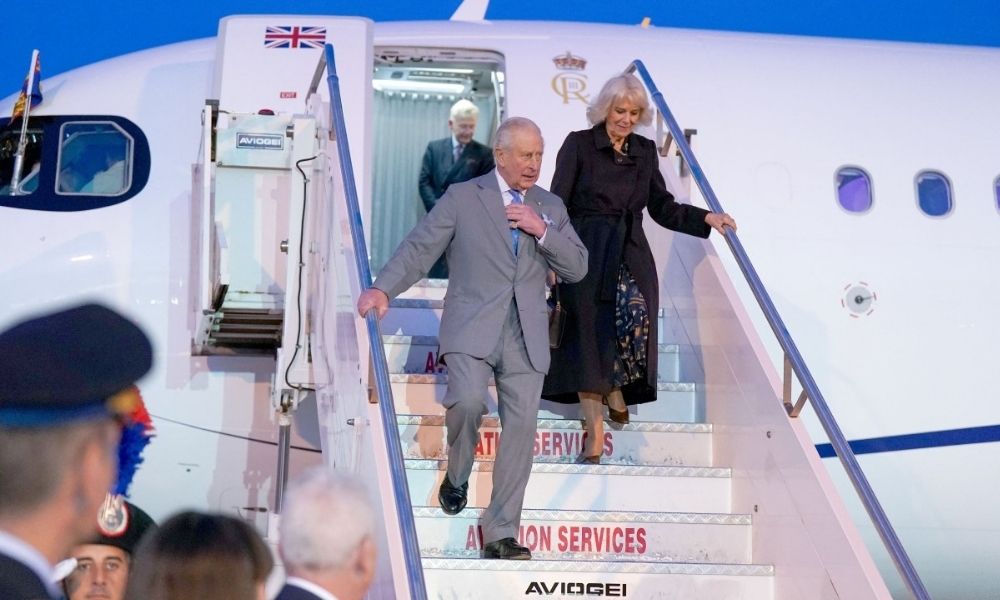 Charles III rezará ao lado do papa Leão XIV em ato inédito desde o cisma anglicano há cinco séculos