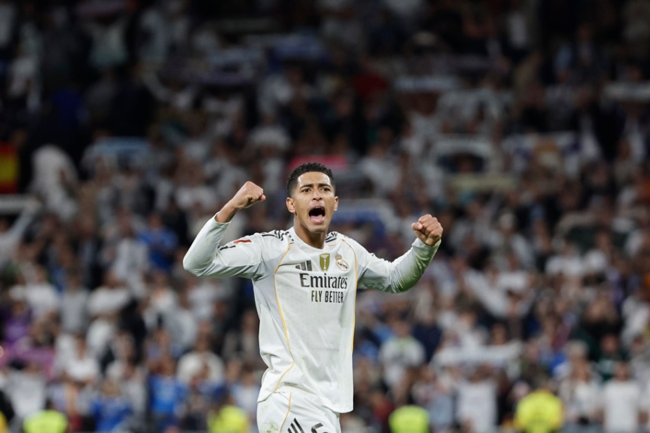 O meio-campista Jude Bellingham, do Real Madrid, comemora a vitória sobre o Barcelona