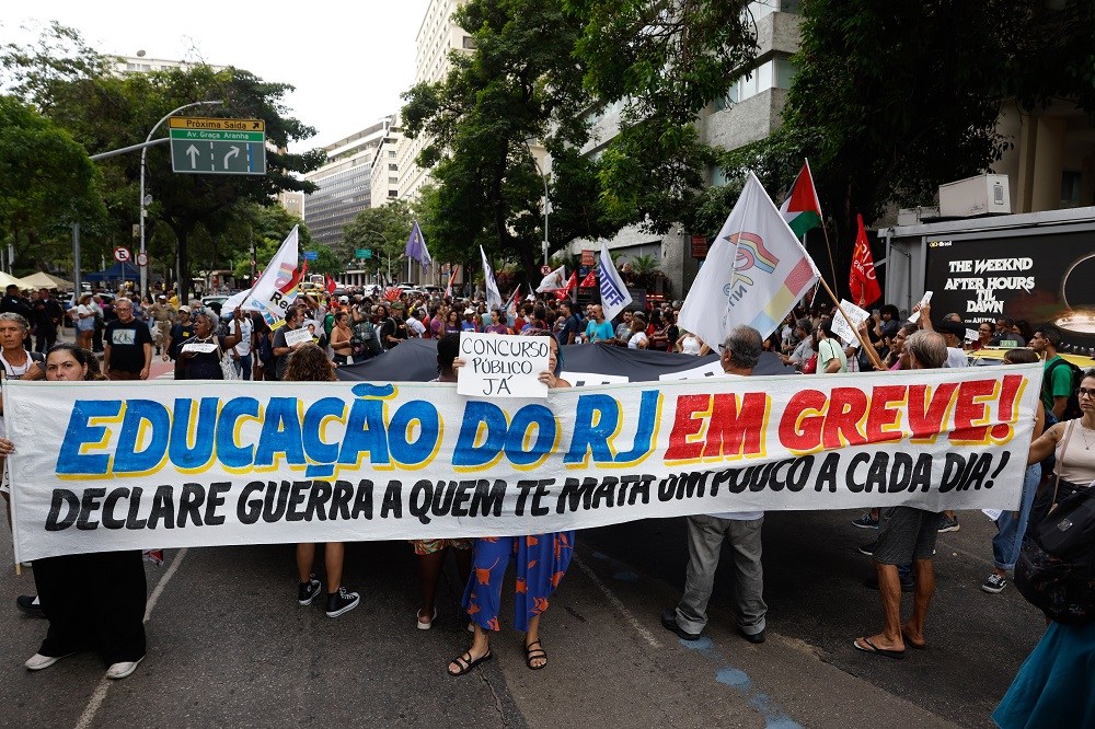 Professores municipais e estaduais do RJ paralisam atividades por 24 horas