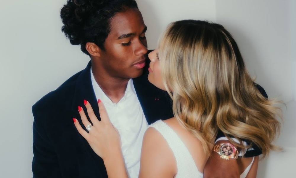Endrick e esposa anunciam gravidez do primeiro filho: ‘Amor em forma de vida’