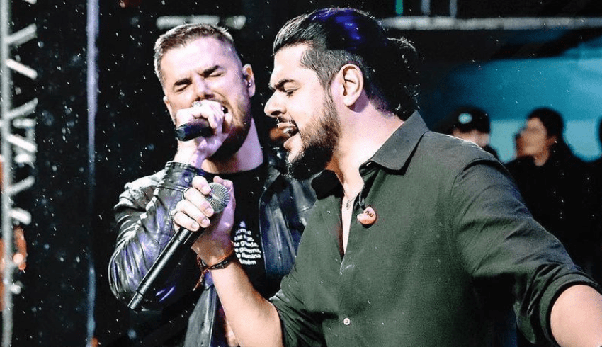 Zé Neto e Cristiano cantando