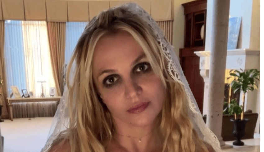 Britney Spears é internada em centro de reabilitação, diz imprensa americana