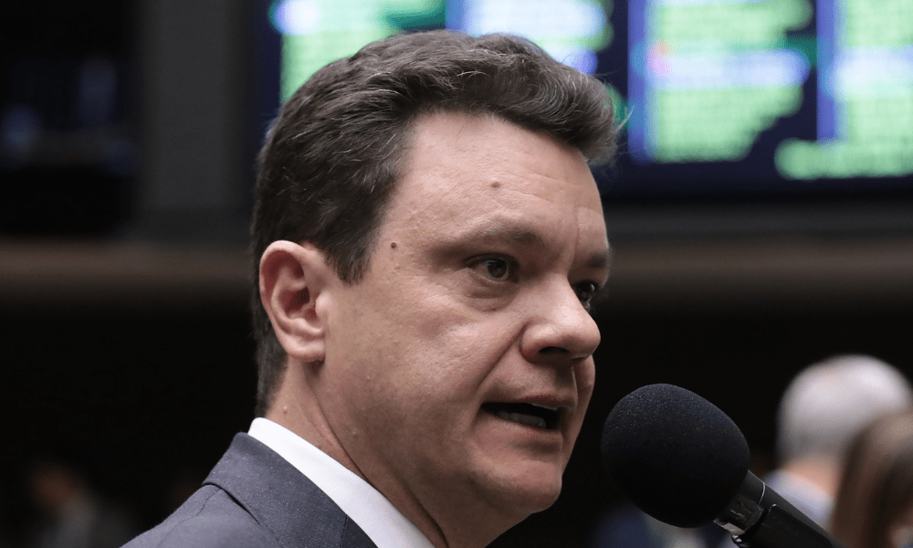 Isenção do IR irá injetar dinheiro na economia com sustentabilidade fiscal, diz líder do governo