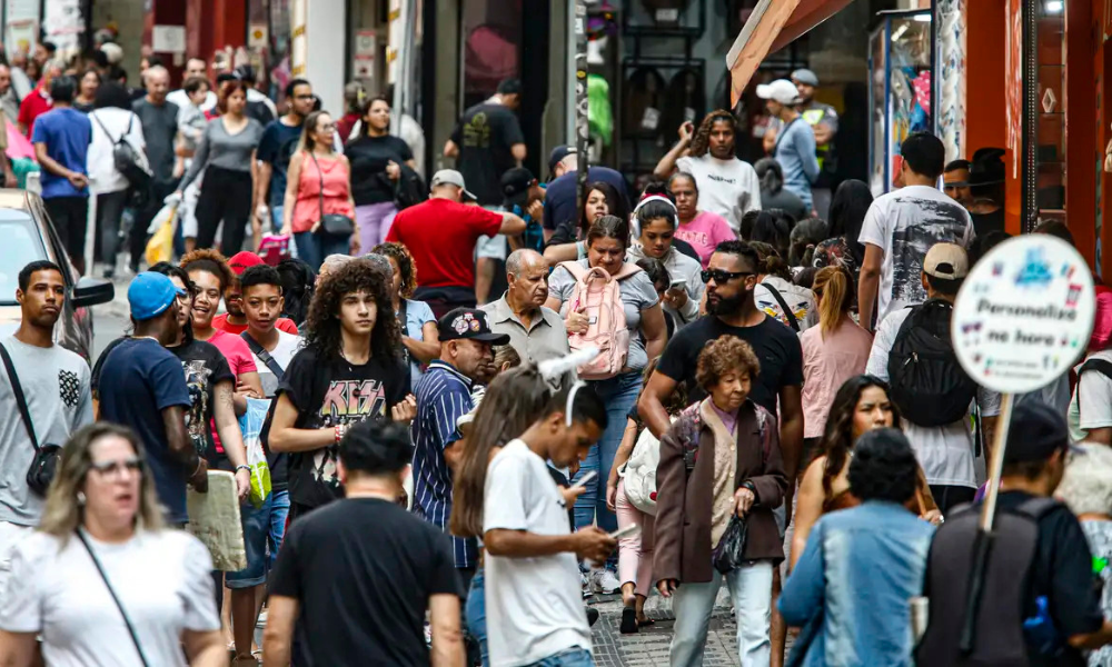 População no Brasil cresce em ritmo menor e está envelhecendo