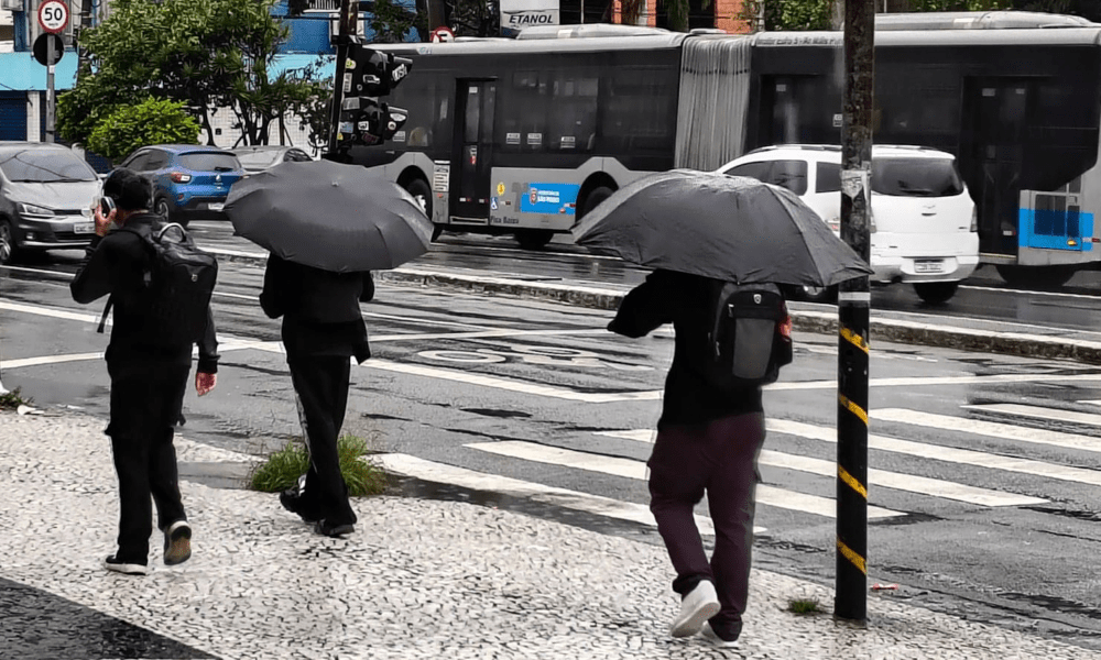 Domingo de Páscoa terá calor e pancadas de chuva