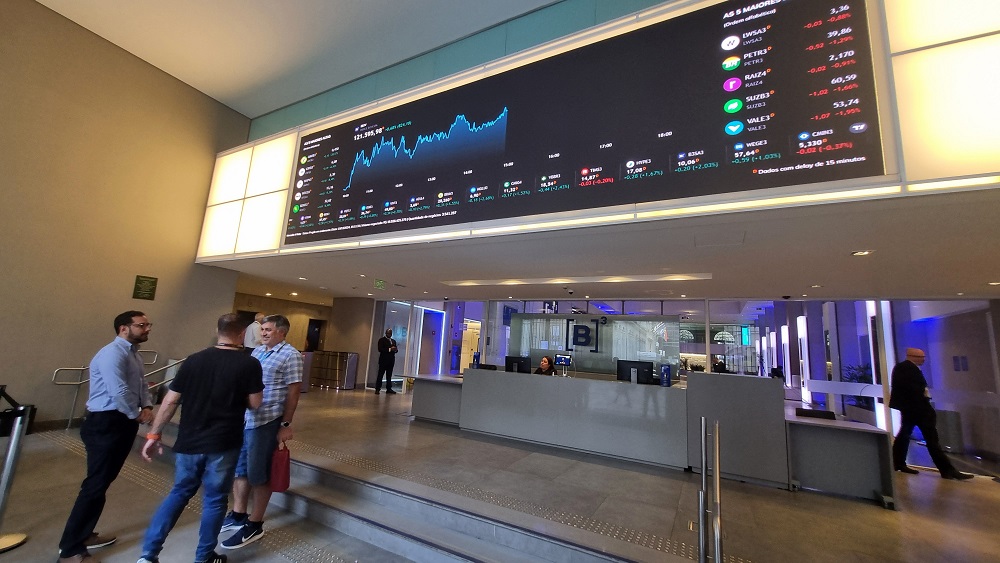 Ibovespa sobe 0,66% e renova recorde de encerramento, aos 139,3 mil pontos
