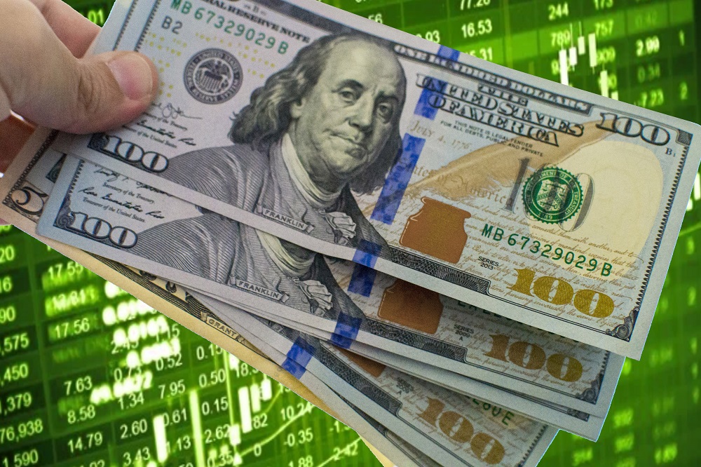 Dólar fecha a R$ 5,20 e atinge menor patamar em dois anos; Ibovespa chega a 182 mil pontos