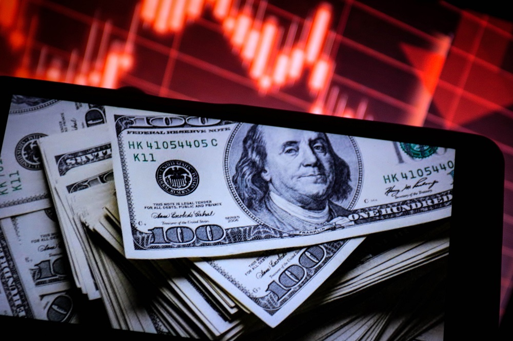 Dólar cai a R$ 5,33 com inflação comportada nos EUA, mas avança na semana; Ibovespa sobe