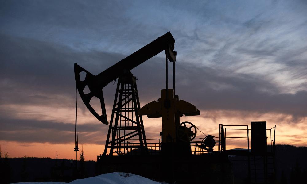 EUA suspendem sanções ao petróleo iraniano em meio a negociações de paz