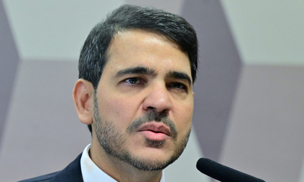 ‘Sou totalmente contra o aborto’, diz Messias durante sabatina da CCJ