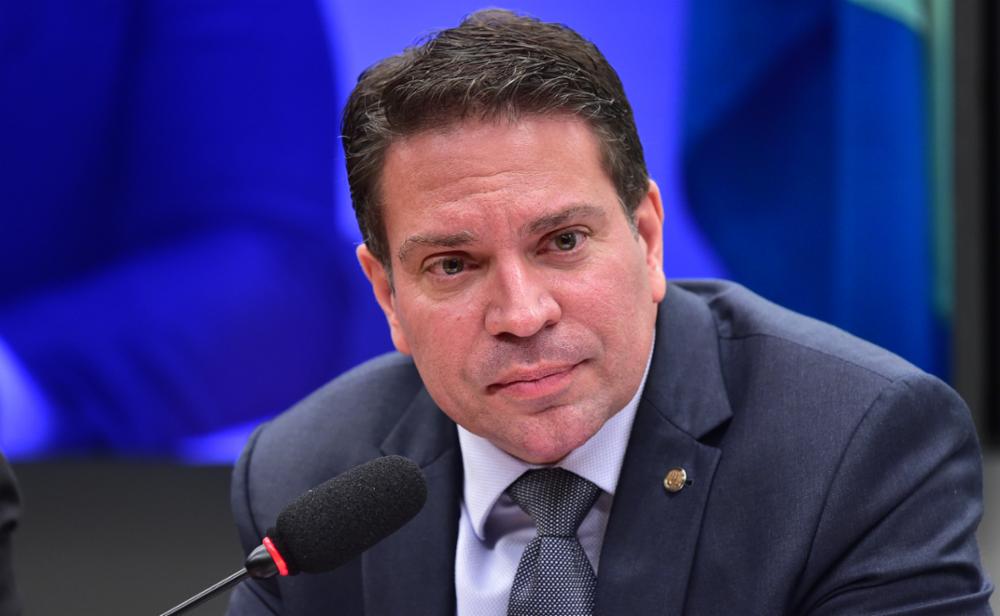 Ministério da Justiça informa ao STF que pediu extradição de Ramagem ao Itamaraty