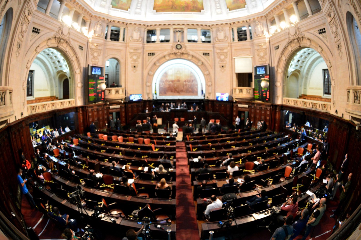TRE-RJ faz retotalização de votos e delegado Carlos Augusto é eleito para Alerj