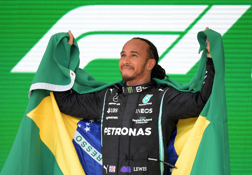 História de como Hamilton superou Massa na última curva de Interlagos em 2008 e levou o título