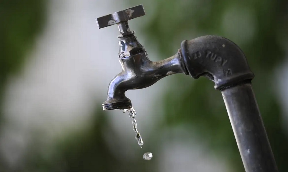 Égua cai em adutora e afeta abastecimento em 300 bairros de Belo Horizonte
