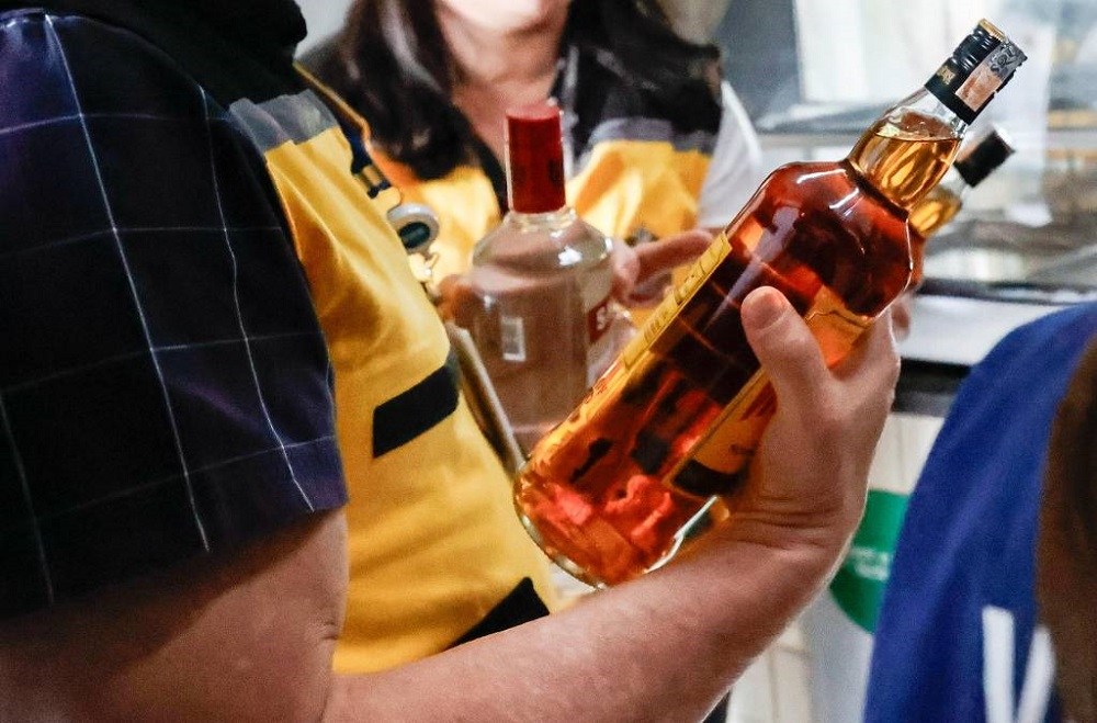 Bebidas alcoólicas, vestuários e produtos esportivos: saiba quais são os produtos mais falsificados do Brasil 