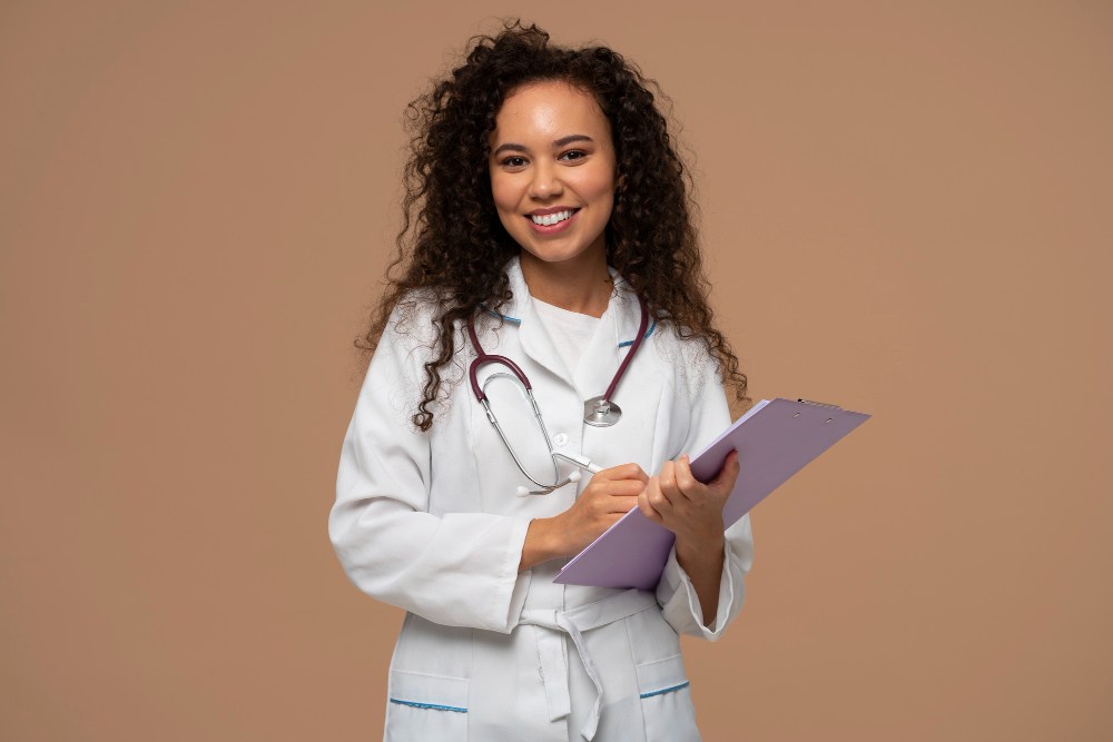 Entre bisturis, afetos e recomeços: o que aprendi sendo mãe e médica