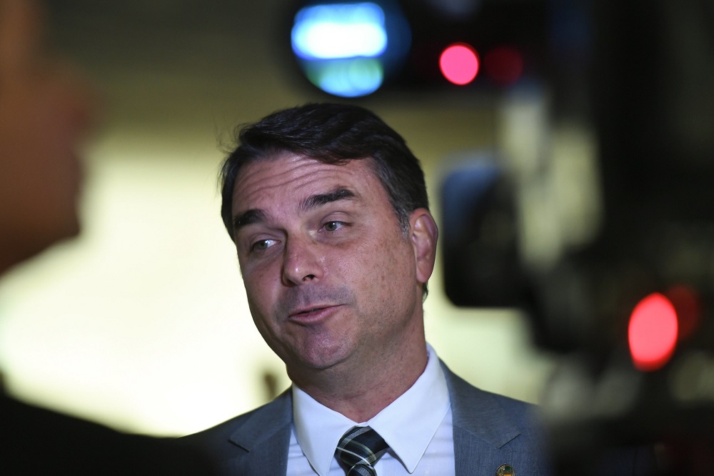 Flávio Bolsonaro vê Senado retomando independência e afirma: ‘Lula não tem mais articulação no Congresso’