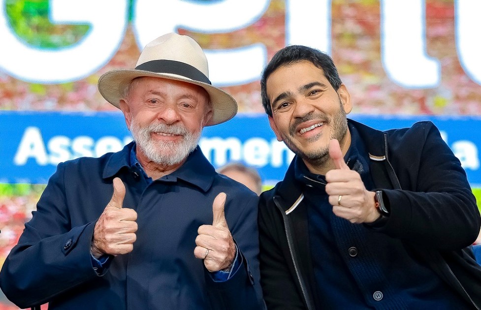 O presidente Lula ao lado de Jorge Messias, advogado-geral da União