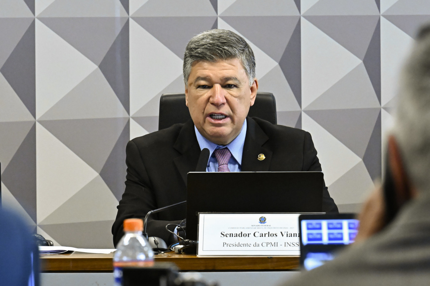 Viana pede explicação da PF sobre troca de chefe responsável por desvios no INSS