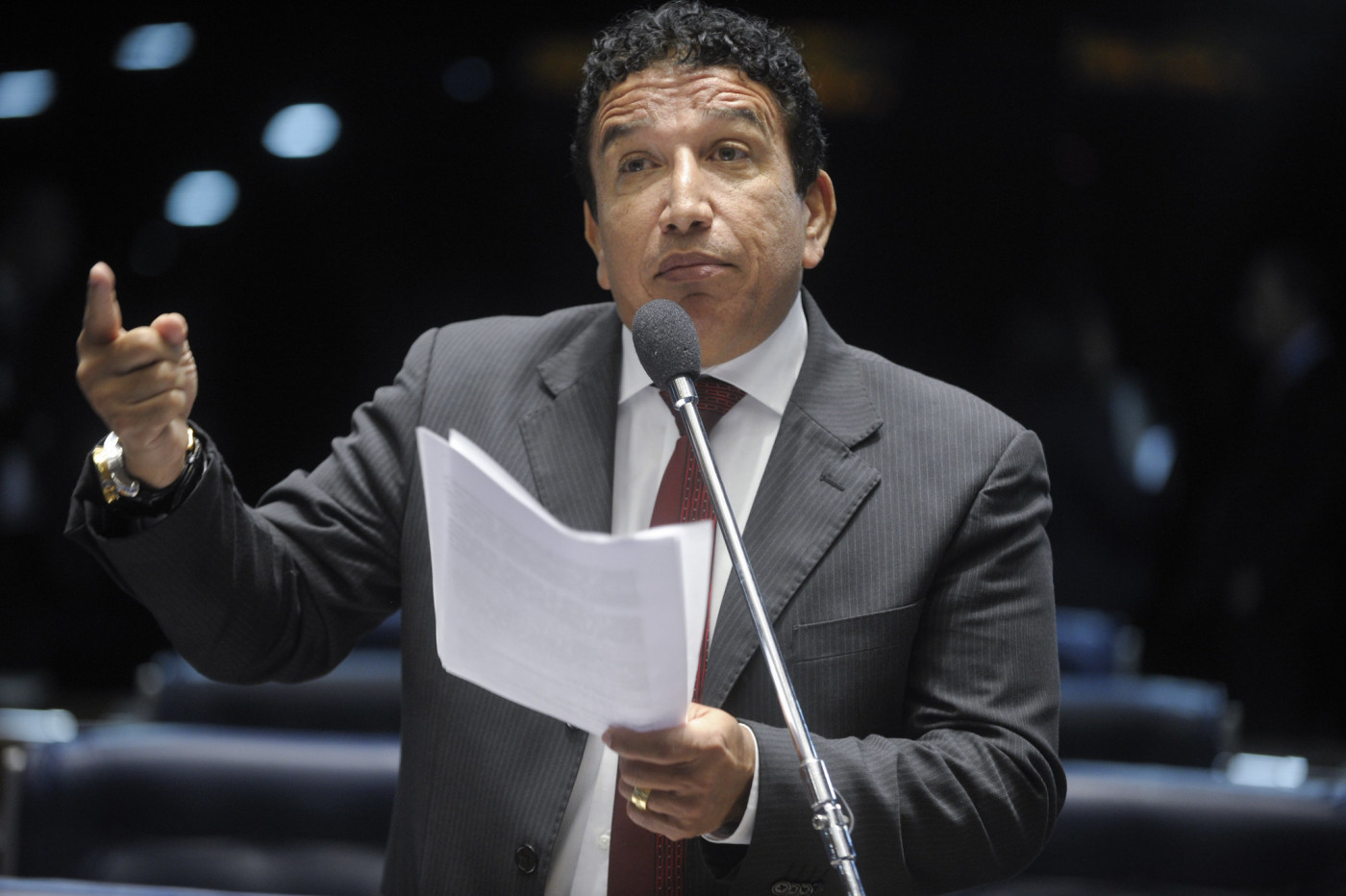 Magno Malta pede suspensão do recesso para apurar o caso Banco Master