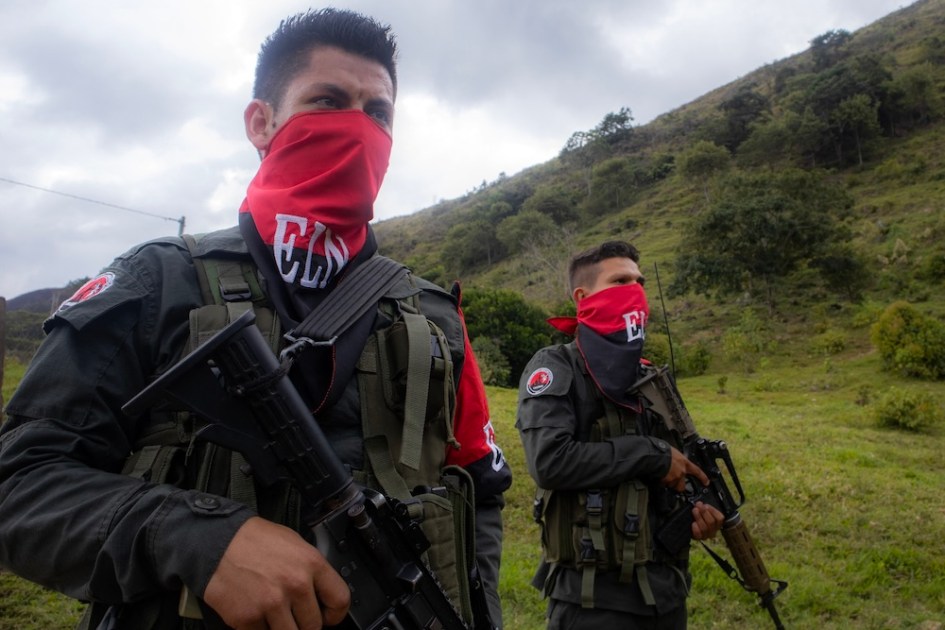 Integrantes do ELN em Catatumbo, na Colômbia, em março de 2025