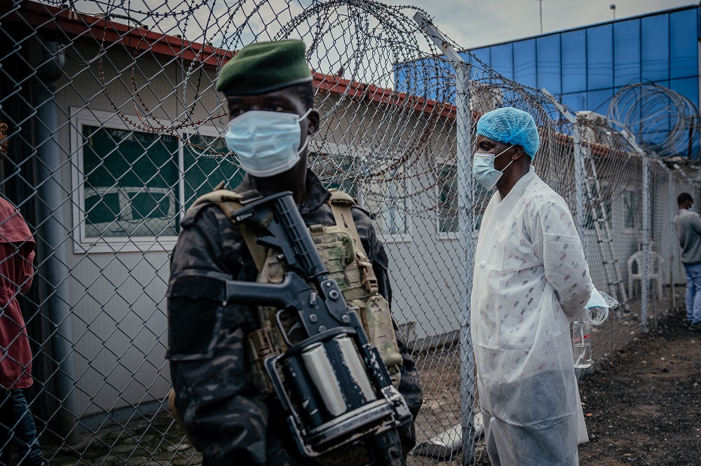 OMS alerta para avanço do ebola na África, mas descarta risco elevado global
