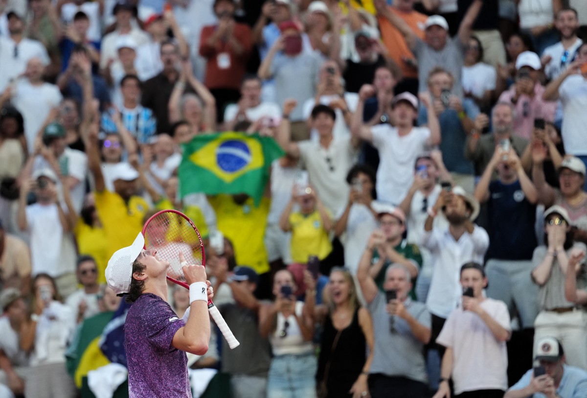 João Fonseca faz virada heroica, bate croata e vai enfrentar Djokovic em Roland Garros